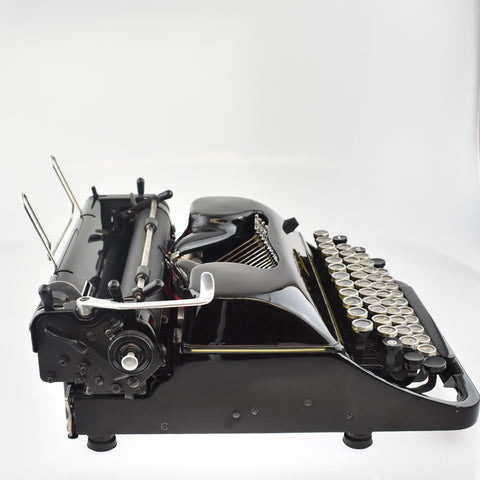 side picture of the Georgian layout typewriter 