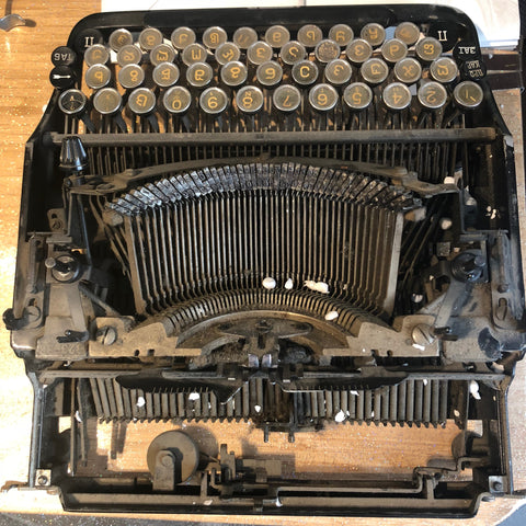 dirty Georgian layout typewriter with grease and dust