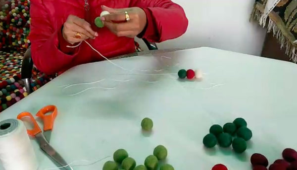 how to make felt ball christmas garland