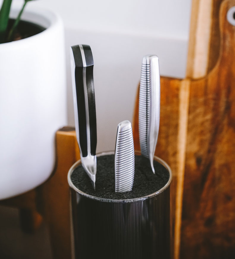 Declutter your Knives to Attain a Trendy 21st Century Minimalist Kitchen Style