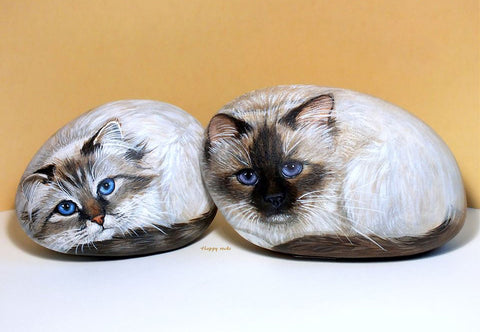 Cats painted rocks art switzerland yvette Biedermann French art alive kittens Christine Onward blog 