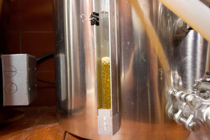 The level gauge visibly shows how the wort level is dropping in Mash/Lauter Tun during sparging