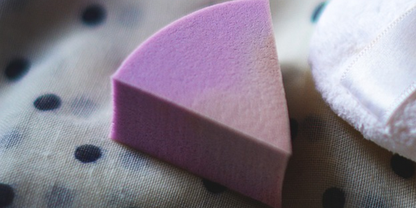 Disposable makeup sponges minimize the risk of spreading cold sores.
