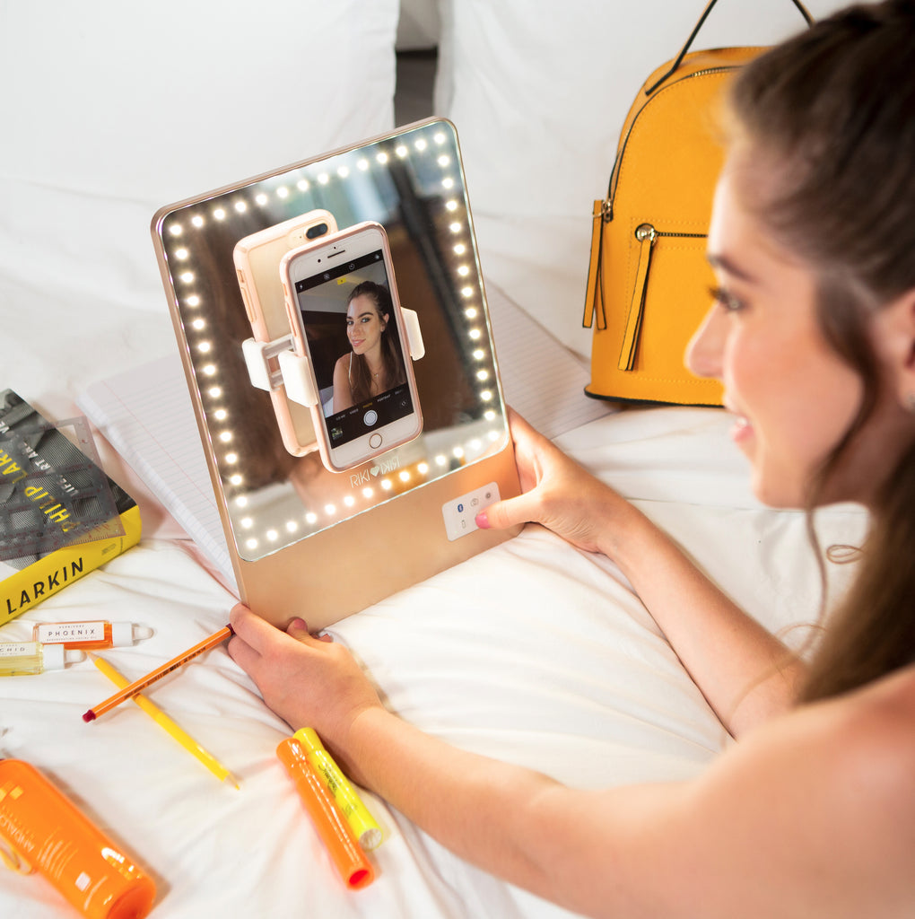 RIKI SKINNY is the #1 lite vanity mirror which is suitable for videos or live stream