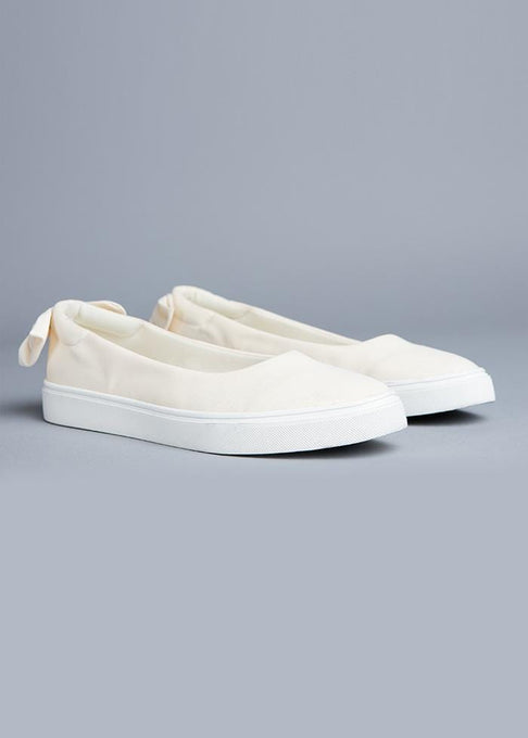 Girls White Perfect Plimsole with Bow-Sislyn stewart