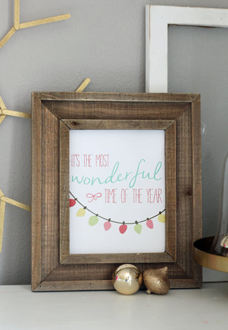 Free Printable Christmas Wall Art- If you're looking for last minute Christmas decor, greeting cards, or gift tags, don't bother with the stores or online shopping. Instead, check out these 25 free Christmas printables! | Christmas wall art printables, printable gift tags, holiday printables, kids activities, #freePrintables #Christmas #DigitalDownloadShop