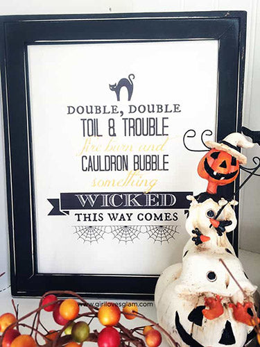 12 Free Halloween Printables- Get your home and candy ready for Halloween with free printable Halloween wall art, labels, treat bag toppers, and more! | #Halloween #freePrintables #wallArt #HalloweenDecor #DigitalDownloadShop