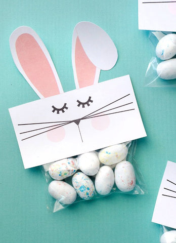 Free Printable Bunny Bag Easter Treat Bag Toppers- Make your Easter favors and candy gifts look egg-stra cute this year with some of these adorable free printable Easter treat bag toppers! | Easter party favors, Easter printable, #freePrintables #printable #Easter #treatBags #DigitalDownloadShop