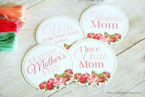 Free Printable Mother's Day Gift Tags- Make your Mother's Day gift even more special this year with one of these gorgeous free printable Mother's Day gift tags! There are so many pretty designs to choose from! | tags for homemade gifts, tags for DIY gifts, #freePrintables #mothersDay #giftTags #DigitalDownloadShop