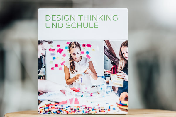 Die Buchbox mit Zusatzmaterialien und Handbuch "Design Thinking und Schule"