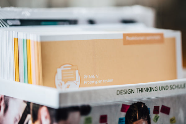 Die Buchbox mit Begleitmaterial aus dem Buch" Design Thinking und Schule"