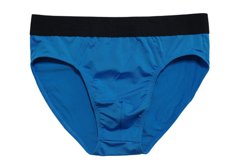 Are you deciding between men's briefs, boxers or boxer briefs? Here are the differences.