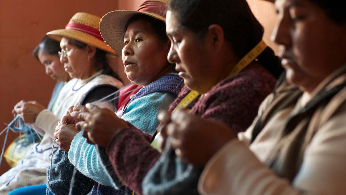 Artisan Profile: Eva, ethical fashion knitting in Peru