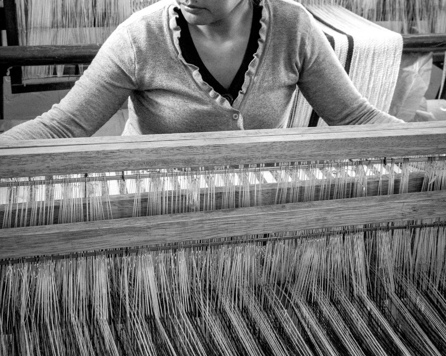 Artisan at loom in Peru | Fair trade fashion by Indigenous
