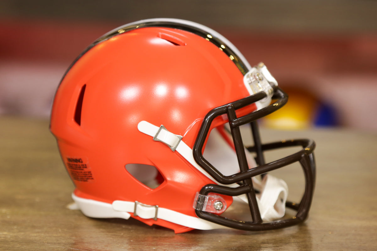 nfl teams with multiple helmets