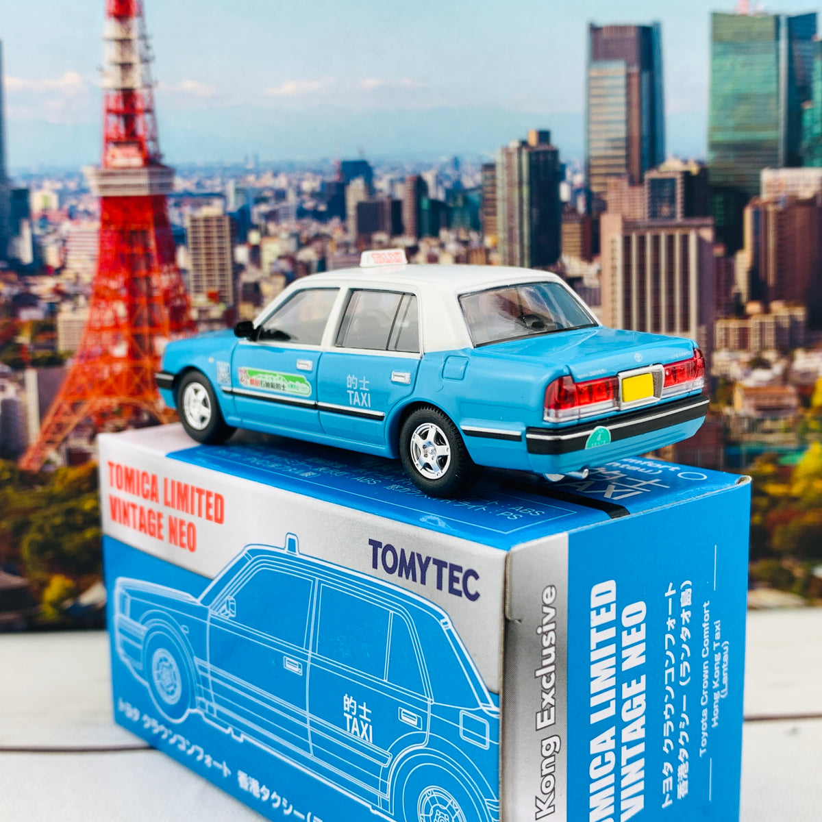 1:64 Tomytec Tomica Limited Vintage Neo Toyota Crown Comfort Hong Kong Taxi TLV 