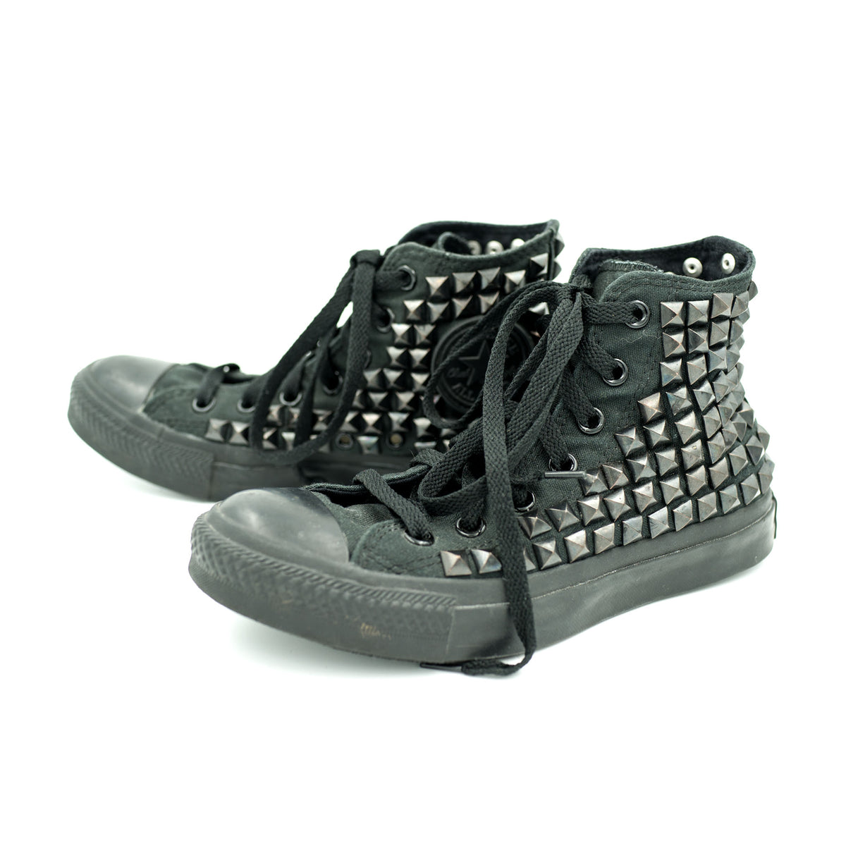 studded converse black