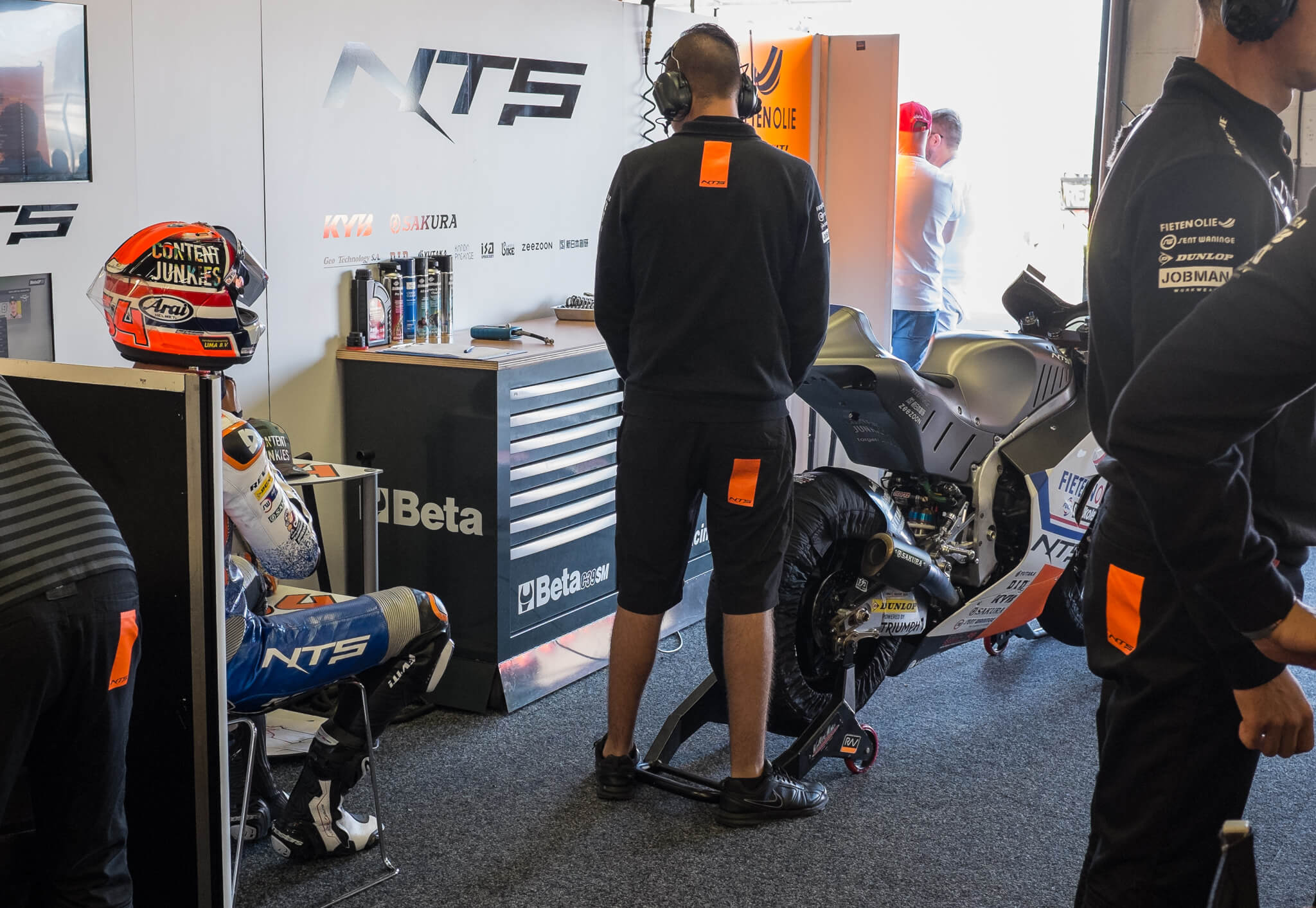 Bo Bendsneyder waiting to get on the track