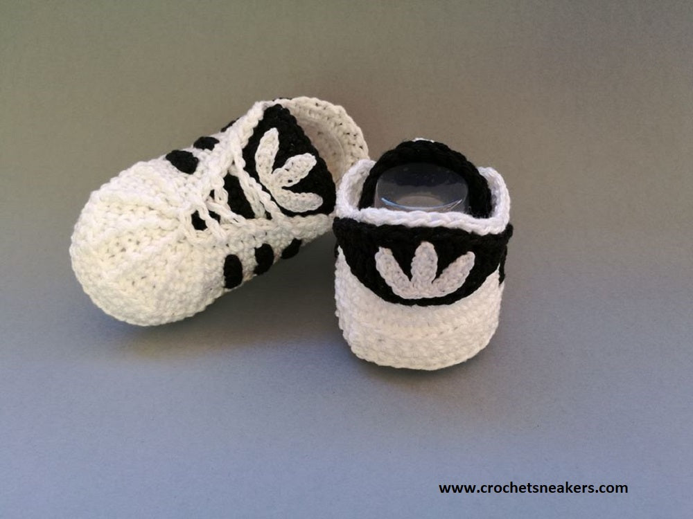 Crochet Pattern baby Adidas 