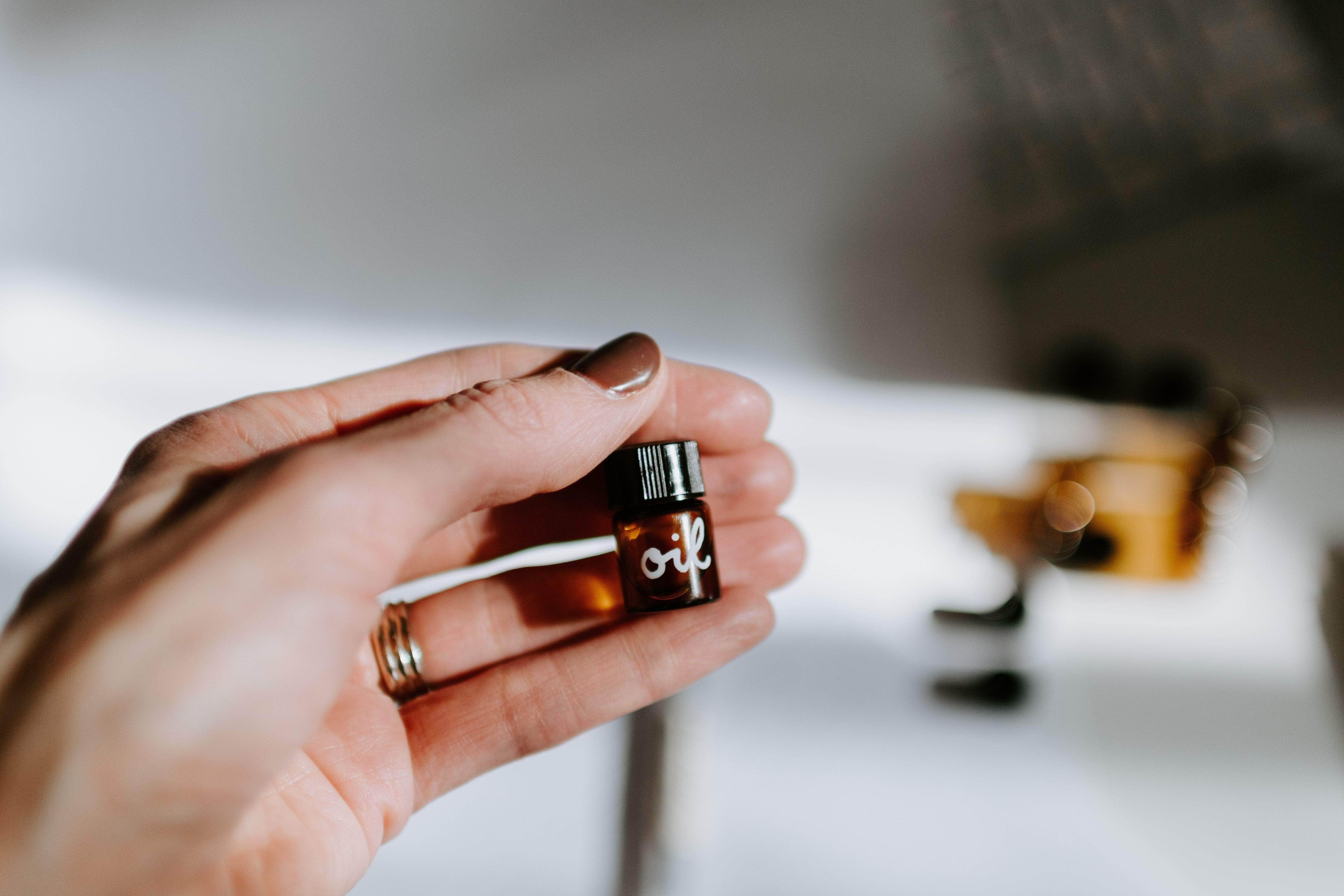 The Beginner's Guide to Essential Oils – Moonglow Jewelry