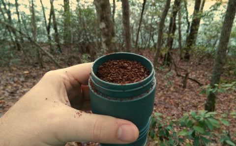 This is probably the coolest part of the whole system. The stopper is hollow and holds about 10-12 tablespoons of ground coffee.