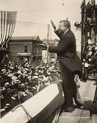 roosevelt speaking to crowd 1