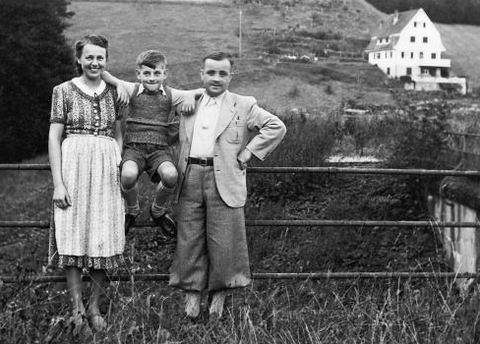 Eric Carle with his parents Johanna and Erich in the Black Forest, 1939