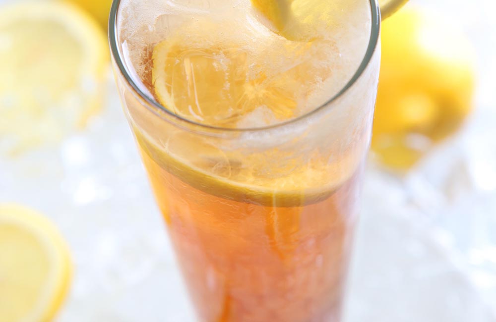 iced tea in clear glass with lemon slices