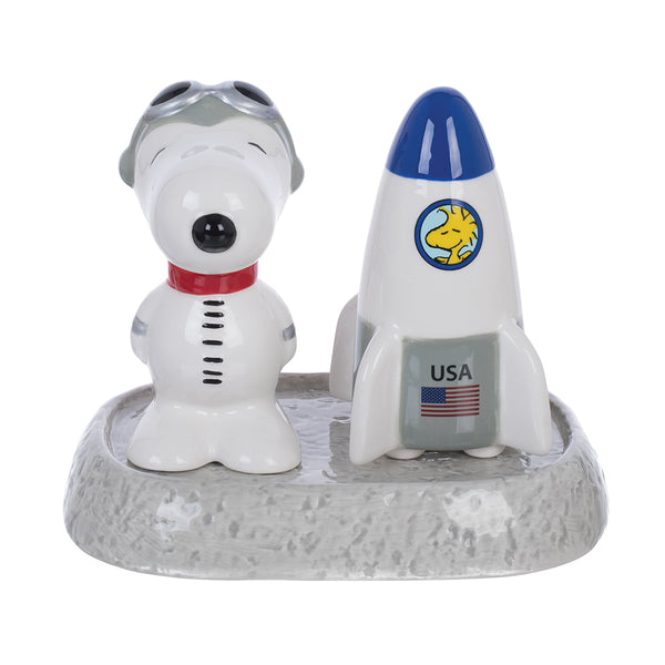 Peanuts Snoopy Astronaut Ceramic Salt Pepper Set With Moon Base