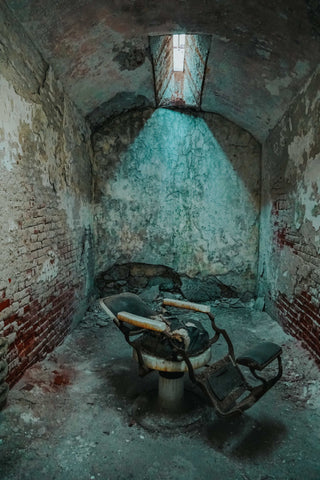 old school barber chair, claudio ferreira fade room visits eastern state penitentiary