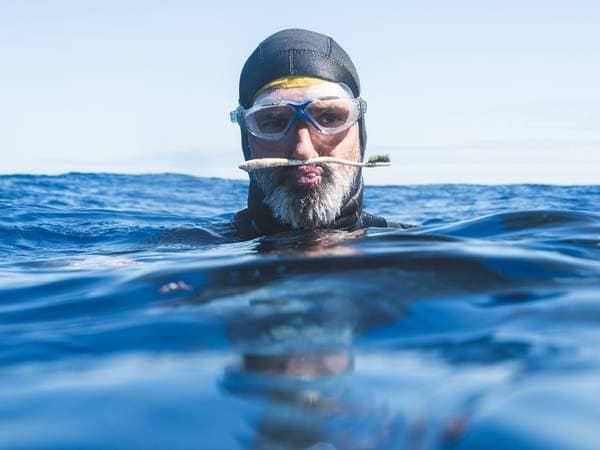 swimmer finds plastic toothbrush in the ocean