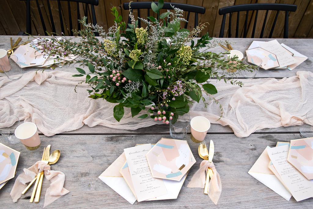 Party et Cie - Modern Romantic Shower Tablescape