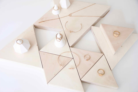 Triangle en bois bijoux, porte bijoux, présentoir bijoux 