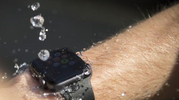 apple watch 1 apple watch series apple watch 4 apple watch 3 gadgeticloud comparison waterproof swimproof rainproof