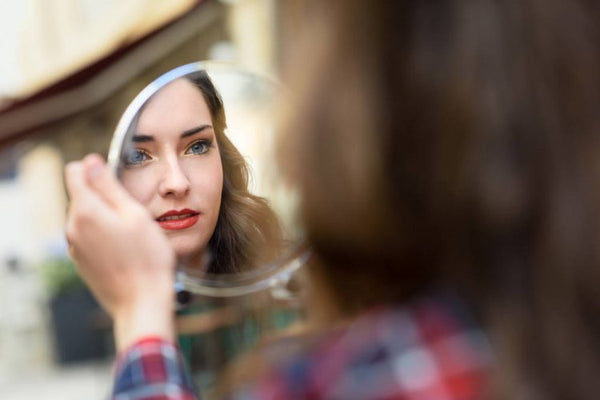 Why Beauty Makeup Mirror Is Needed - GadgetiCloud blog