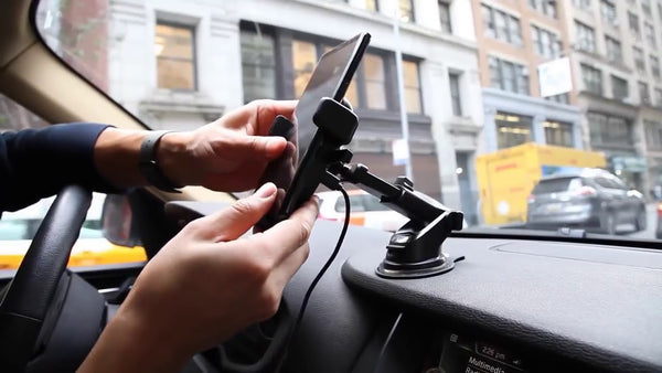 wireless charging car mounts - GadgetiCloud blog charging in car