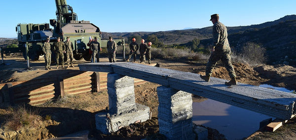 Marines 3D-print concrete footbridge