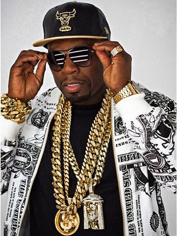 50 Cent Giant Gold Chain Photo Credit: Wikimedia User ElRabosOMFG