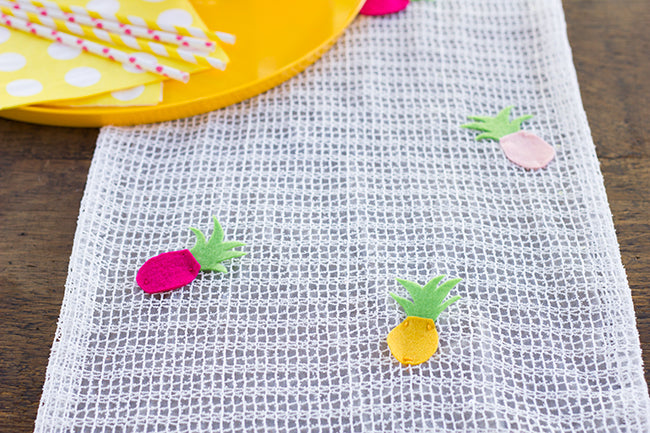 DIY Pineapple Table Runner Finish 1