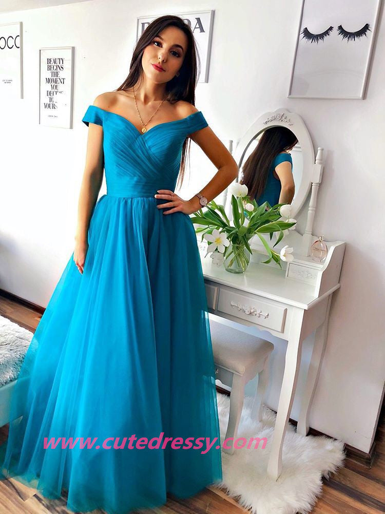 beautiful blue prom gown