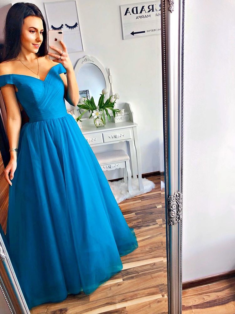 beautiful blue gown prom dress