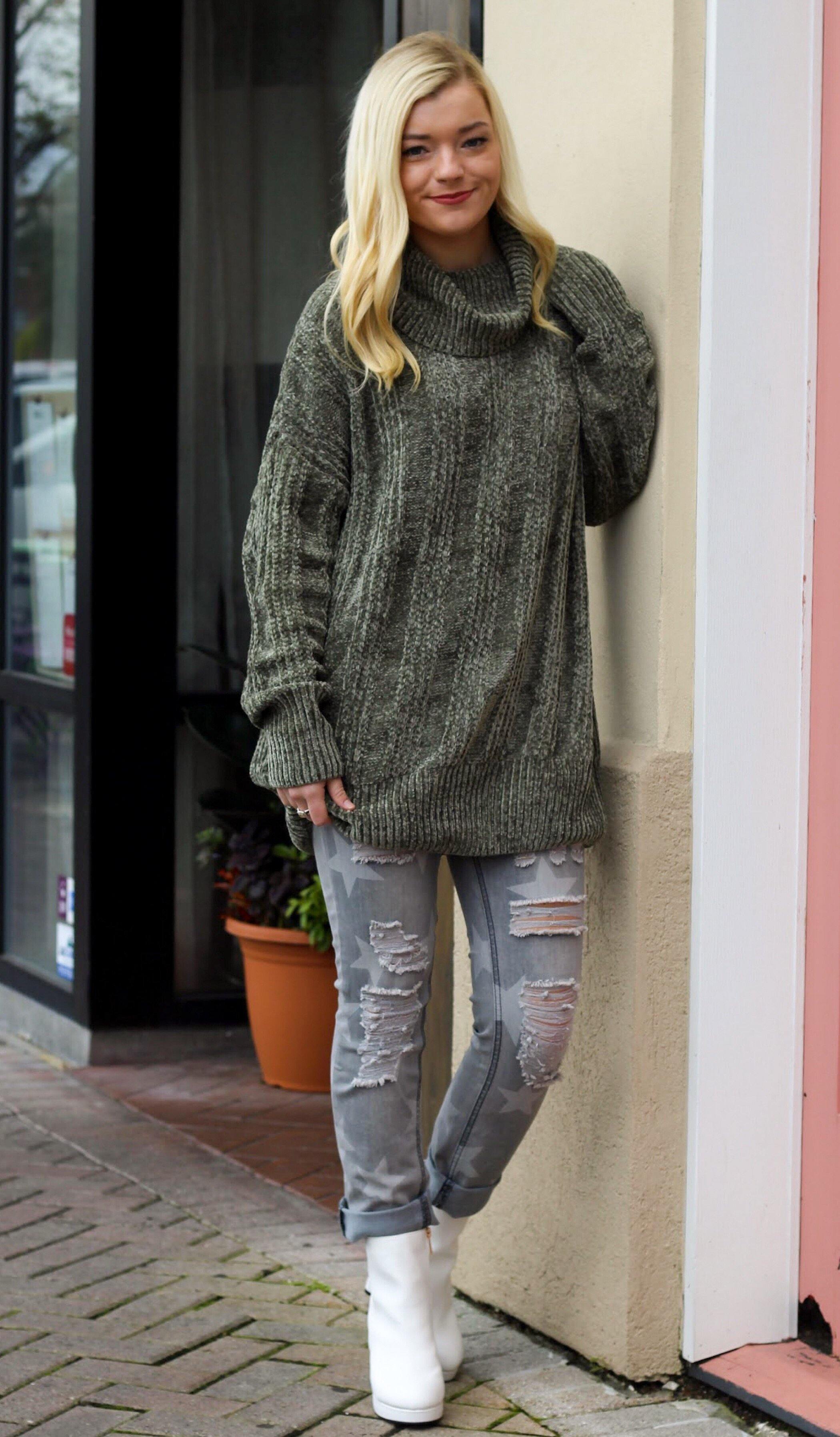 KHRISTIAN OVERSIZED SWEATER