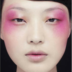 Festival Makeup Trend 4 Fresh but fun - pink highlights