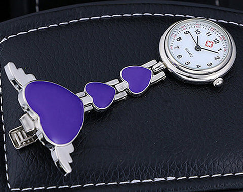 Montre à pince pour infirmière en forme de coeur violet