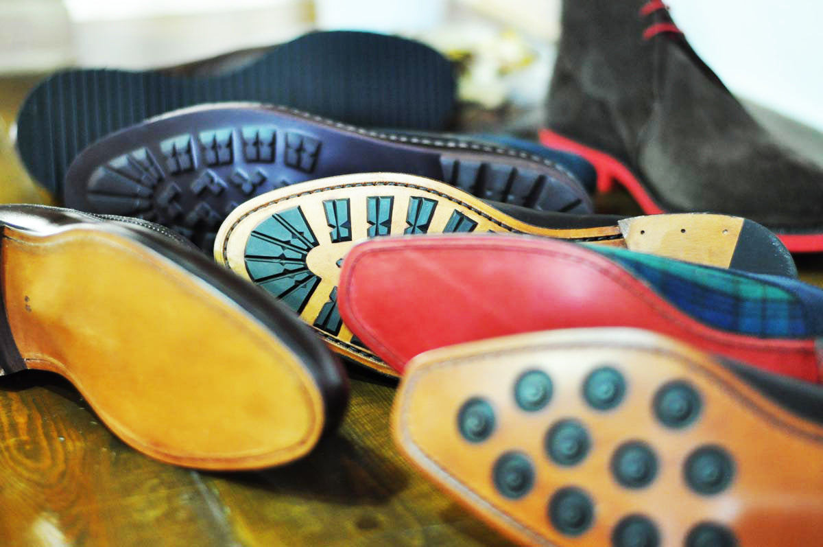 mens shoes with colored soles