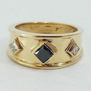 Gold signet ring with black diamond 