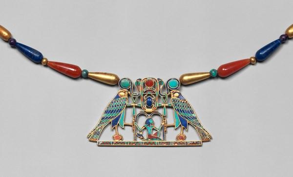 Egyptian pendant with lapis lazuli stone