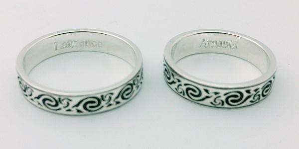 engraved duo wedding rings