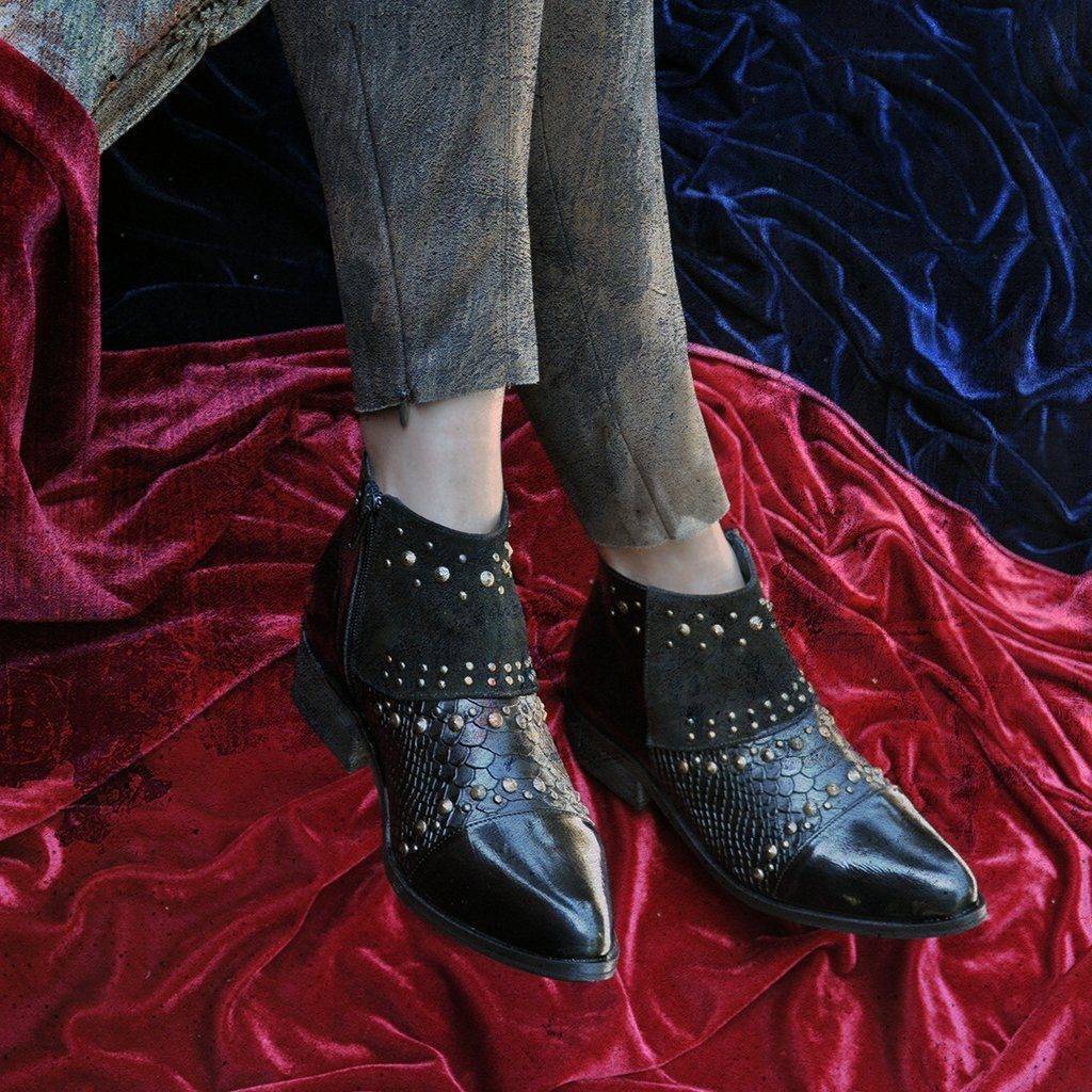 botines de mujer de cuero negro