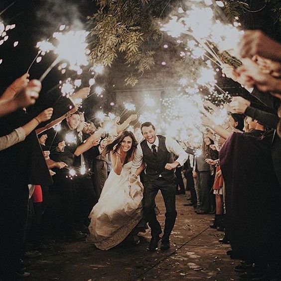 4th of July wedding sparkler send off